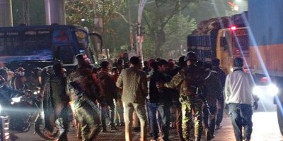 কাওরান বাজারে আইনশৃঙ্খলা নিয়ন্ত্রণে সেনা সদস্যরা। ছবি: বাংলা ট্রিবিউন