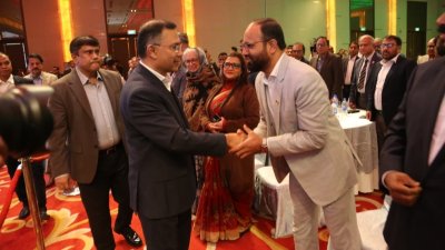 সাংবাদিকদের সঙ্গে তারেক রহমানের শুভেচ্ছা বিনিময়