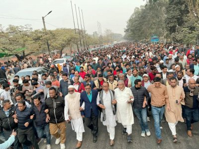 বিপুলসংখ্যক নেতা-কর্মী নিয়ে নির্বাচনি প্রচারণায় সাইফুল হক 