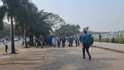 অবস্থান নেওয়া শুরু করেছেন আইনশৃঙ্খলা বাহিনীর সদস্যরা