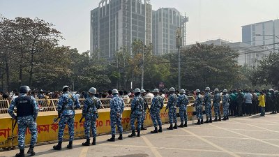 ইসি প্রাঙ্গণে আইনশৃঙ্খলা বাহিনীর অতিরিক্ত সদস্য মোতায়েন করা হয়েছে