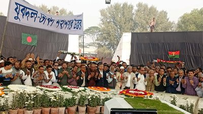 জিয়াউর রহমানের সমাধিতে শ্রদ্ধা জানাচ্ছেন মির্জা ফখরুল ইসলাম আলমগীরসহ বিএনপির নেতাকর্মীরা 