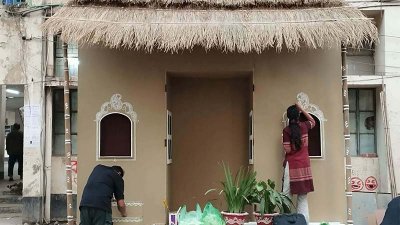  পূজার প্রস্তুতি নিয়েছেন শিক্ষার্থীরা