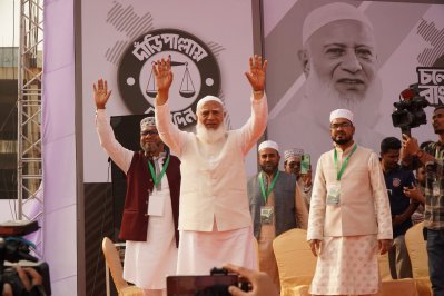 রাজধানীর ধূপখোলা মাঠে নির্বাচনি সমাবেশে বক্তব্য রাখছেন জামায়াত আমির