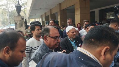 ইস্কাটনে ঢাকা-৮ আসনের প্রার্থী মির্জা আব্বাসের গণসংযোগ 