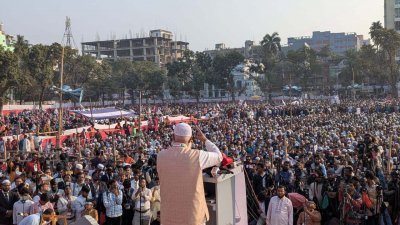 বিপুলসংখ্যক জনতার উদ্দেশে বক্তব্য দেন জামায়াতে ইসলামীর আমির ডা. শফিকুর রহমান 