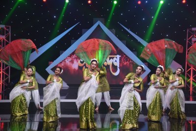 নাচ পরিবেশনা