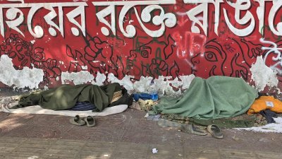 ঢাকা বিশ্ববিদ্যালয়ে বাড়ছে ভবঘুরেদের আধিক্য (ছবি: নাসিরুল ইসলাম)