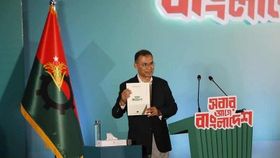 প্রচারণার শেষ মুহূর্তে ভোটারদের দ্বারে দ্বারে প্রার্থীরা