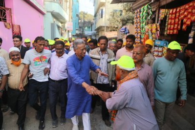 নির্বাচনি প্রচারণায় আমির খসরু মাহমুদ চৌধুরী