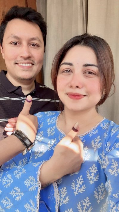 স্বামীসহ সঞ্চালক ফারজানা বিথী