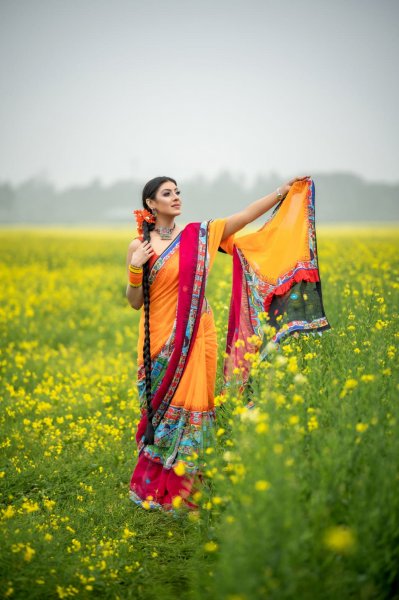 মডেল: মৌ, ছবি: বিশ্বরঙ