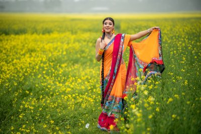 মডেল: মৌ, ছবি: বিশ্বরঙ