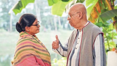 আরেকটি দৃশ্যে আবুল হায়াত ও ডলি জহুর