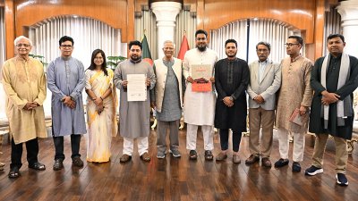 জুলাই সিনদে স্বাক্ষর শেষে প্রধান উপদেষ্টার সঙ্গে এনসিপির প্রতিনিধি দল 