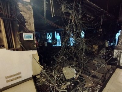 পুড়ে যাওয়া ইলিকট্রিক্যাল যন্ত্রাংশ