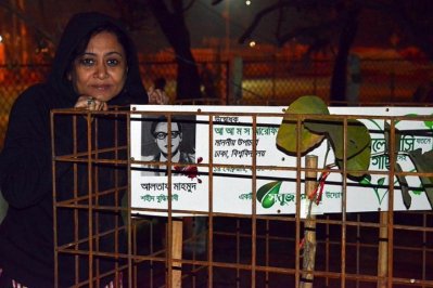 শহীদ আলতাফ মাহমুদ চত্বরে কন্যা শাওন মাহমুদ