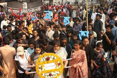 ছবিতে শহীদদের প্রতি ফুলেল শ্রদ্ধা