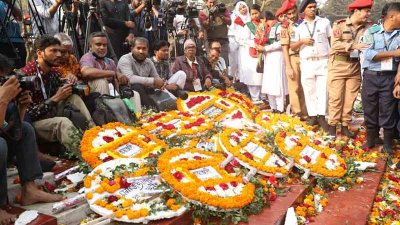 ছবিতে শহীদদের প্রতি ফুলেল শ্রদ্ধা