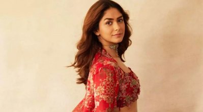 ম্রুণাল ঠাকুর