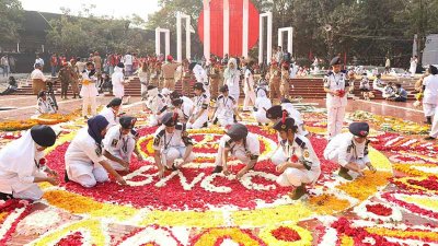 ছবিতে শহীদদের প্রতি ফুলেল শ্রদ্ধা