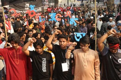 ছবিতে শহীদদের প্রতি ফুলেল শ্রদ্ধা