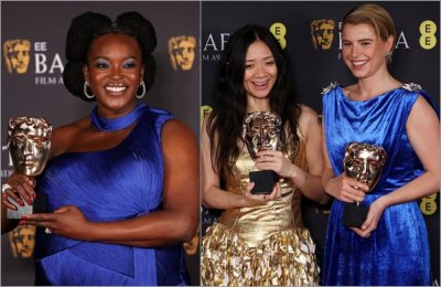 (বাঁ থেকে) উনমি মোসাকু, ক্লোয়ি জাও, জেসি বাকলি