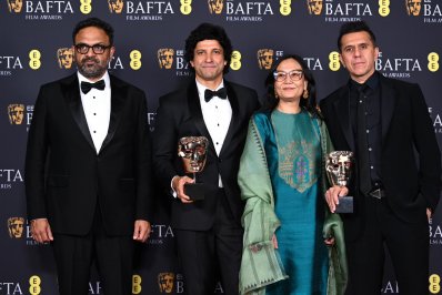 (বাঁ থেকে) প্রযোজক অ্যালান ম্যাকঅ্যালেক্স, ফারহান আখতার, পরিচালক লক্ষ্মীপ্রিয়া দেবী ও প্রযোজক রিতেশ সিধওয়ানি