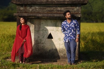 ‘কসম’ নাটকে তানজিম সাইয়ারা তটিনী ও ফারহান আহমেদ জোভান (ছবি: সিএমভি)