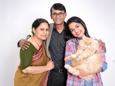 (বাঁ থেকে) আফসানা মিমি, আজিজুল হাকিম ও সাদিয়া আয়মান (ছবি: চরকি)