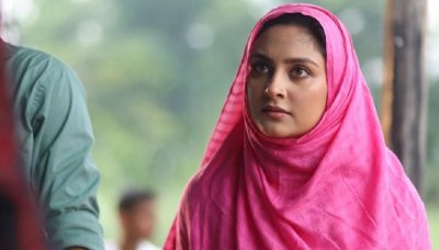 ‘প্রেমাতাল’ নাটকে নাজনীন নীহা (ছবি: সিএমভি)
