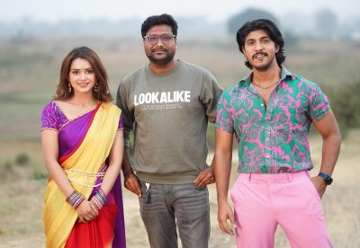 (বাঁ থেকে) তানজিন তিশা, রুবেল হাসান ও তৌসিফ মাহবুব (ছবি: সিএমভি)