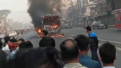 বাসটি যাত্রী নিয়ে টাঙ্গাইল থেকে ঢাকার দিকে যাচ্ছিল
