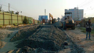 রাস্তাঘাট সংস্কার ও জলাবদ্ধতায় দুর্ভোগ