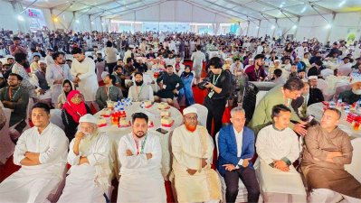 এনসিপির ইফতার মাহফিলে দলের নেতাদের সঙ্গে বিএনপি ও জামায়াতের নেতারা