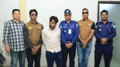 এ ঘটনায় সৎবাবা আশরাফ আলীকে গ্রেফতার করেছে পুলিশ
