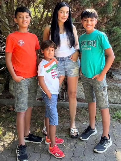 তিন সন্তানের সঙ্গে সেলিনা জেটলি