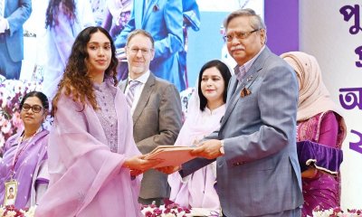 গণতন্ত্রের অগ্রযাত্রায় ‘শ্রেষ্ঠ অদম্য নারী’ সম্মাননা পেলেন খালেদা জিয়া
