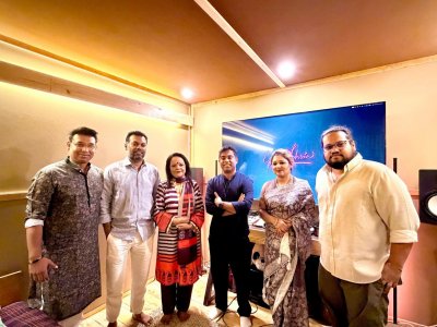 রেকর্ডিংয়ে সংশ্লিষ্টরা