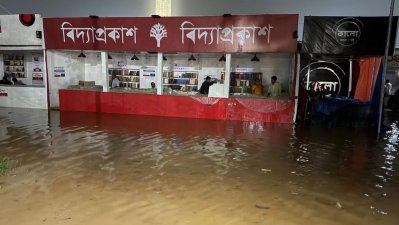 বৃষ্টিতে জলাবদ্ধ বইমেলা 