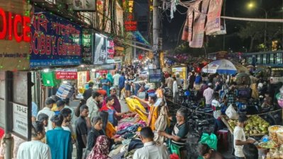 পুরান ঢাকায় জমজমাট ঈদের বাজার 