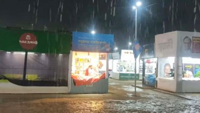 কালবৈশাখী ঝড় ও বৃষ্টিতে বইমেলা 