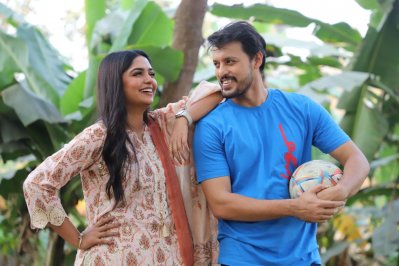 নাটকটির দৃশ্যে হিমি ও সাজ্জাদ