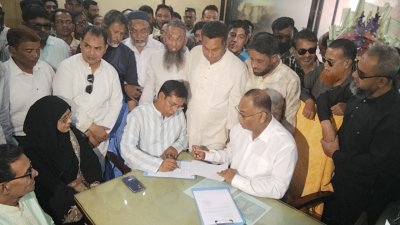 জেলা পরিষদের প্রশাসক হিসেবে বিএনপির কেন্দ্রীয় কমিটির বরিশাল বিভাগের সহ-সাংগঠনিক সম্পাদক আকন কুদ্দুসুর রহমান দায়িত্ব নেন