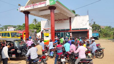 রাজশাহীর বিভিন্ন এলাকায় এখনও স্বাভাবিক হয়নি জ্বালানি সরবরাহ