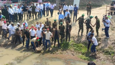 দিনাজপুরের কাহারোল উপজেলার বলরামপুর গ্রামে সাহাপাড়া খাল পুনঃখনন কাজের উদ্বোধন করেন প্রধানমন্ত্রী তারেক রহমান