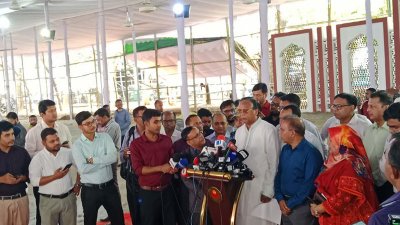 জাতীয় ঈদগাহে প্রেস ব্রিফিং করেন ঢাকা দক্ষিণ সিটির প্রশাসক আব্দুস সালাম
