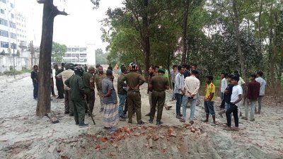 বনের জমিতে আধা কিলোমিটার রাস্তা ২০-২৫ ফুট প্রশস্ত করে নির্মাণ করা হয়েছে