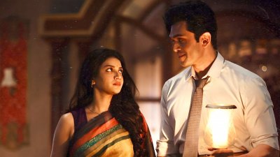 &lsquo;জ্যাজ সিটি&rsquo;র দৃশ্যে সৌরসেনী মৈত্র ও আরিফিন শুভ (ছবি: সনি লিভ)