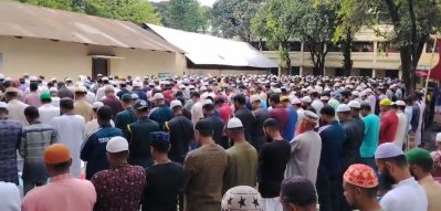 সকাল সাড়ে ৮টায় বন্দিদের নিয়ে ঈদের জামাত অনুষ্ঠিত হয় কারা অভ্যন্তরে